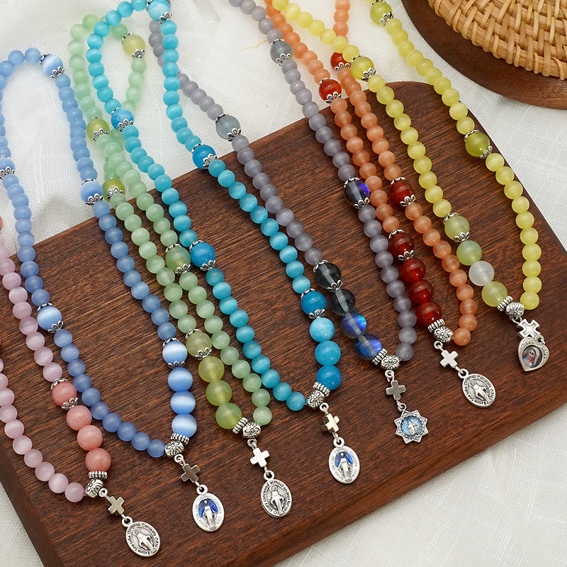 Christianartworkshop Minimalistisches verstellbares Armband mit bunten Katzenaugensteinen und Wundertätiger Medaille - image 1