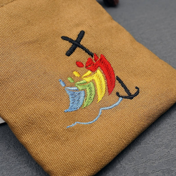 Christianartworkshop Jubilee Pilgrim Schmuckbeutel aus Baumwolle, Aufbewahrungstasche mit bunter Segelboot- und Kreuzstickerei: Göttlicher Schutz - image 7
