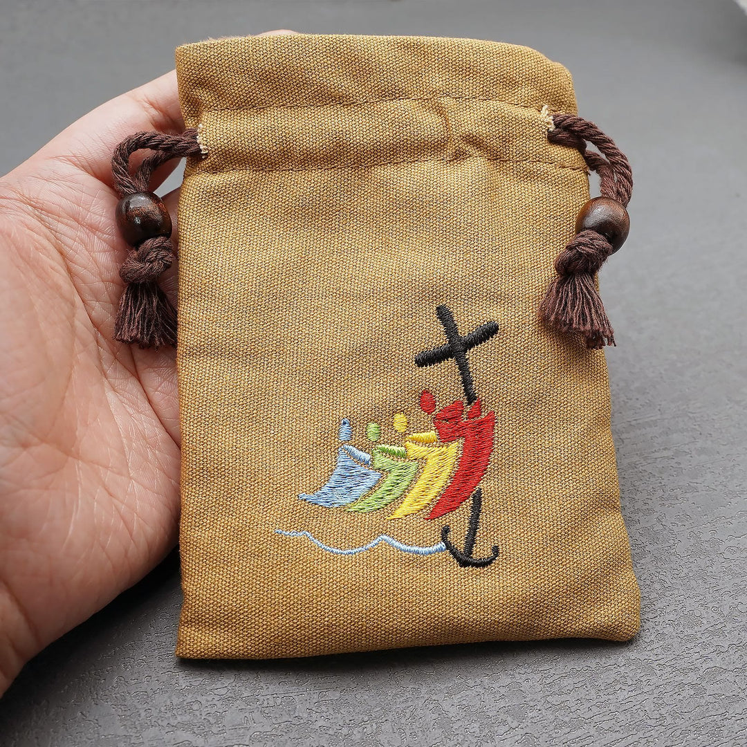 Christianartworkshop Jubilee Pilgrim Schmuckbeutel aus Baumwolle, Aufbewahrungstasche mit bunter Segelboot- und Kreuzstickerei: Göttlicher Schutz - image 5