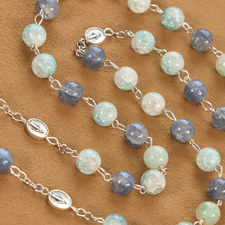 Christianartworkshop Handgefertigter Original-Rosenkranz in Graublau mit Wundertätiger Medaille: Ein einzigartiger Ausdruck des Glaubens