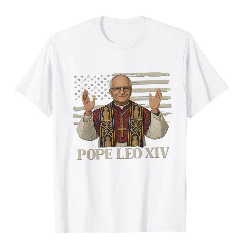 Christianartworkshop Papst Leo XIV. mit patriotischem Flair Unisex T-Shirt