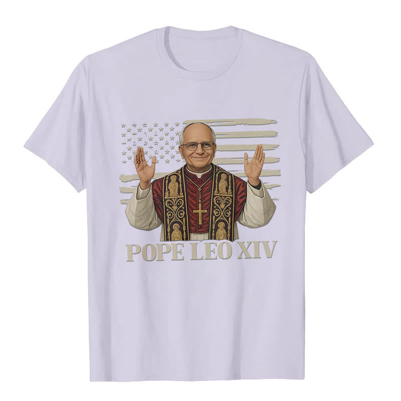 Christianartworkshop Papst Leo XIV. mit patriotischem Flair Unisex T-Shirt - Hellviolett - 2XL - image 8