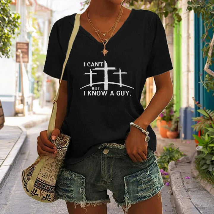 Christianartworkshop T-Shirt mit V-Ausschnitt und Aufdruck „I Can't But I Know A Guy“ - image 1
