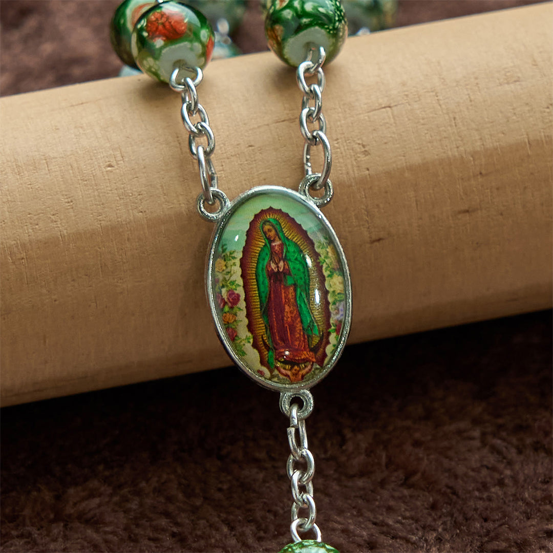 Christianartworkshop Rosenkranz mit Medaille und Kruzifix Unserer Lieben Frau aus 8 mm grünen Glasperlen – gesegnetes Symbol des Glaubens - image 4
