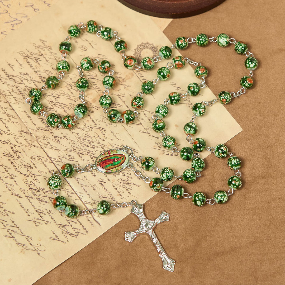 Christianartworkshop Rosenkranz mit Medaille und Kruzifix Unserer Lieben Frau aus 8 mm grünen Glasperlen – gesegnetes Symbol des Glaubens - image 7