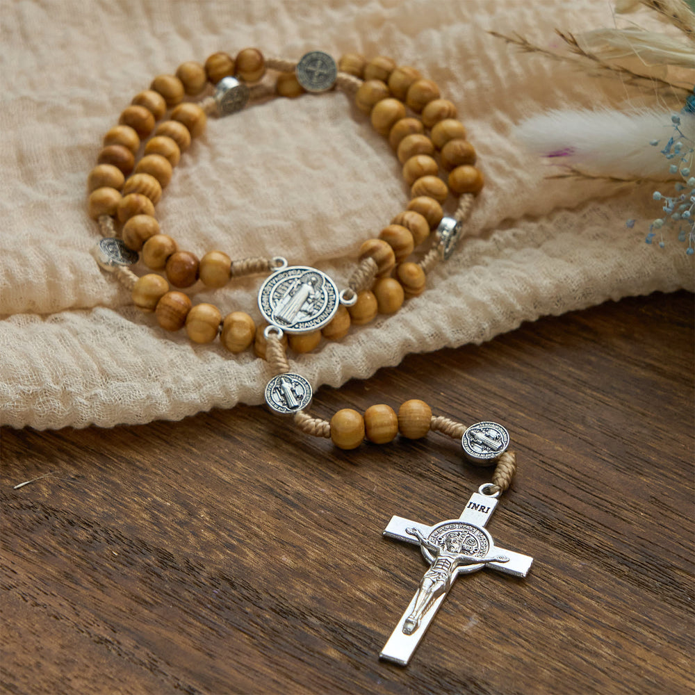 Christianartworkshop Rosenkranz mit St. Benedikt und Kruzifix aus runden 8-mm-Perlen aus Olivenholz: Gesegnete Hingabe in jeder Perle - image 2