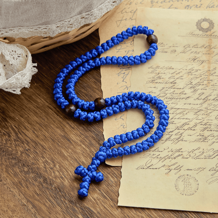 Christianartworkshop Halskette mit blauem und schwarzem Kreuz und 100 Segensknoten: geschätztes Symbol des Heiligen Segens - Blau - image 1