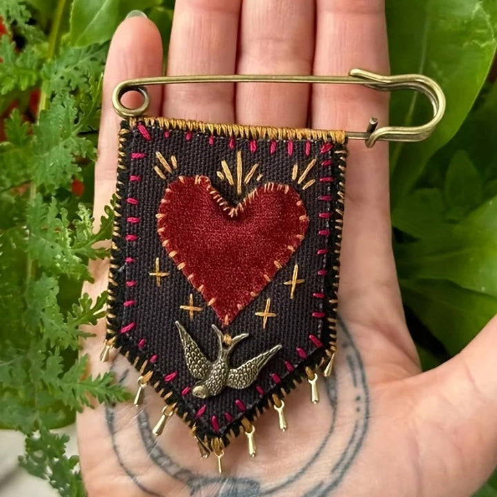 Christianartworkshop Handbestickte Taschenbrosche „Hoffnung und Schutz“ - Schutztasche - image 0
