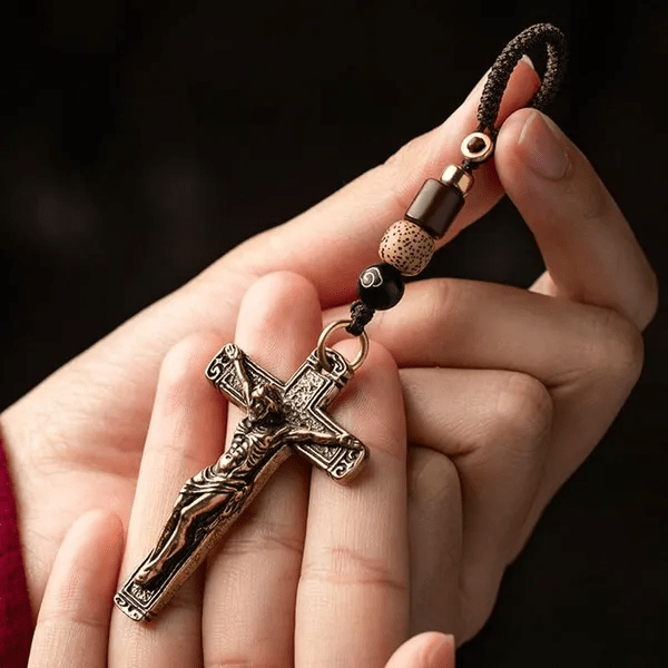 Christianartworkshop Anspruchsvolles Metallkruzifix mit geflochtenem Seil-Schlüsselanhänger: Exklusives Zeichen des göttlichen Opfers - image 2