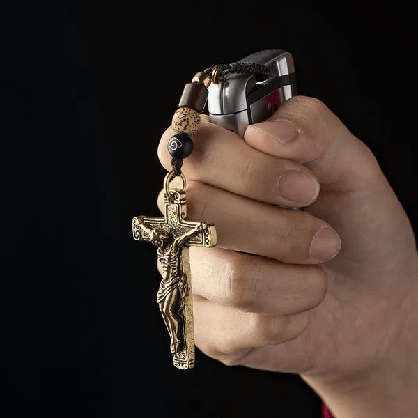 Christianartworkshop Anspruchsvolles Metallkruzifix mit geflochtenem Seil-Schlüsselanhänger: Exklusives Zeichen des göttlichen Opfers - image 4