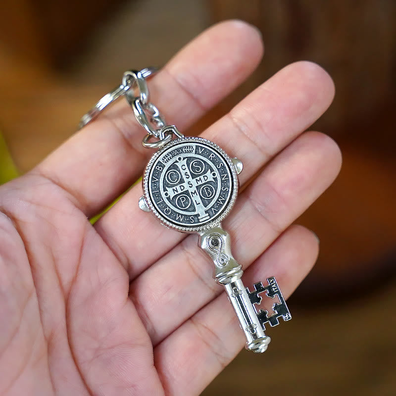 Christianartworkshop Exquisite Emaille – Schlüsselanhänger mit eingelegtem Heiligen Benedikt und Kreuz: Andenken an die göttliche Gnade - image 9