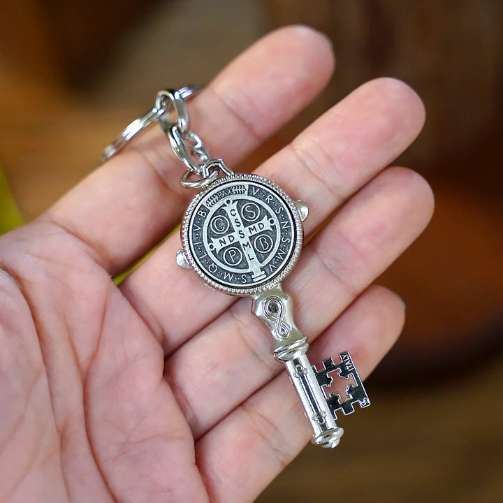 Christianartworkshop Exquisite Emaille – Schlüsselanhänger mit eingelegtem Heiligen Benedikt und Kreuz: Andenken an die göttliche Gnade - image 9