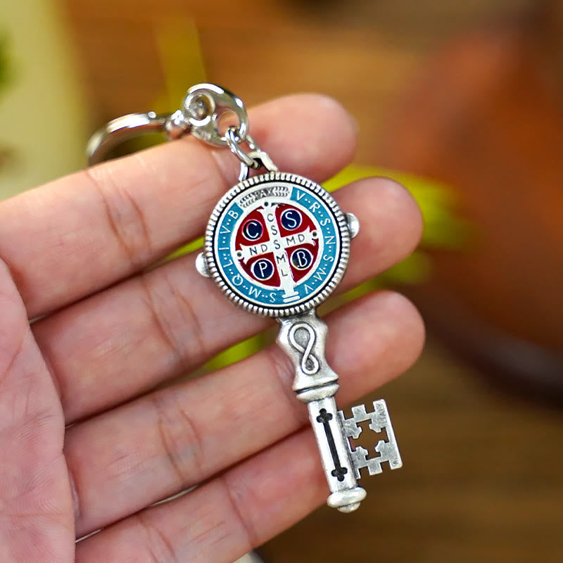 Christianartworkshop Exquisite Emaille – Schlüsselanhänger mit eingelegtem Heiligen Benedikt und Kreuz: Andenken an die göttliche Gnade - image 2