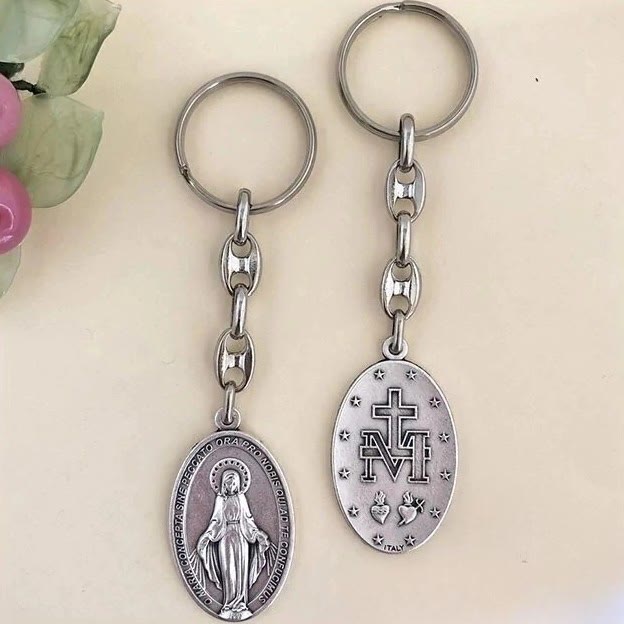 Christianartworkshop Klassischer handgeschnitzter Schlüsselanhänger mit der Wundertätigen Medaille von Maria: Anmutiges Zeichen des hingebungsvollen Glaubens - image 5