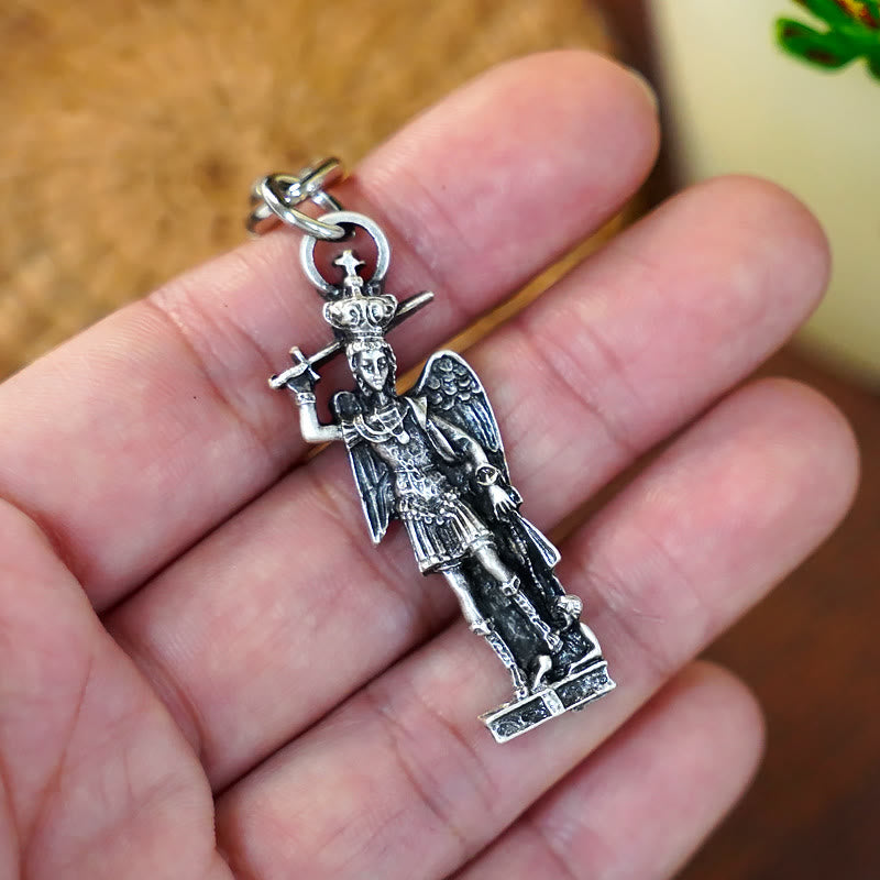Christianartworkshop Relief – Schlüsselanhänger aus Silber mit dem Erzengel Michael: Anmutiges Zeichen zur Vertreibung böser Geister - image 3