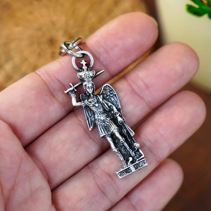 Christianartworkshop Relief – Schlüsselanhänger aus Silber mit dem Erzengel Michael: Anmutiges Zeichen zur Vertreibung böser Geister - image 3