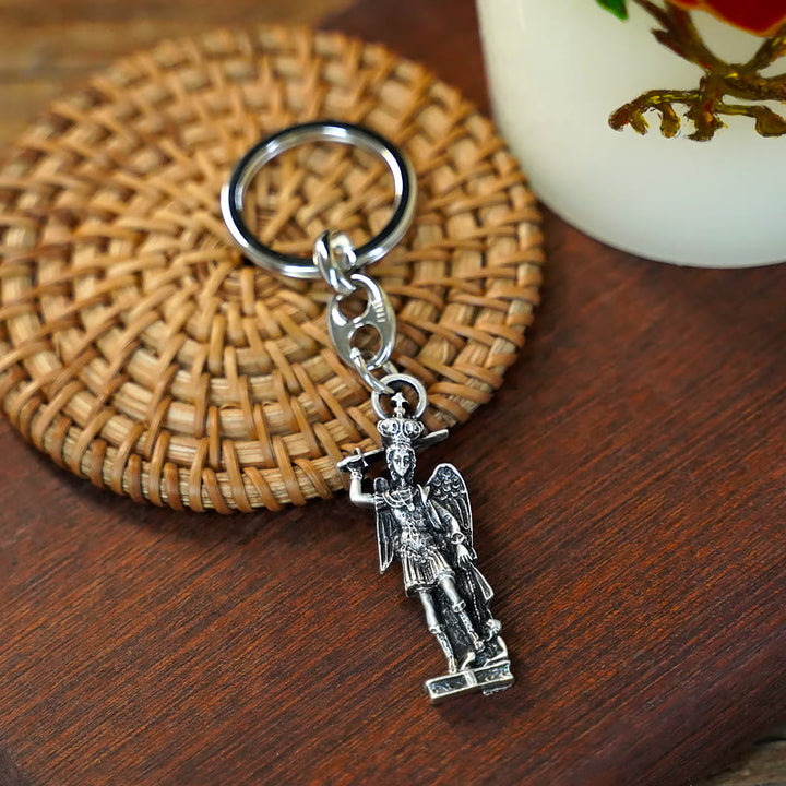 Christianartworkshop Relief – Schlüsselanhänger aus Silber mit dem Erzengel Michael: Anmutiges Zeichen zur Vertreibung böser Geister - image 5