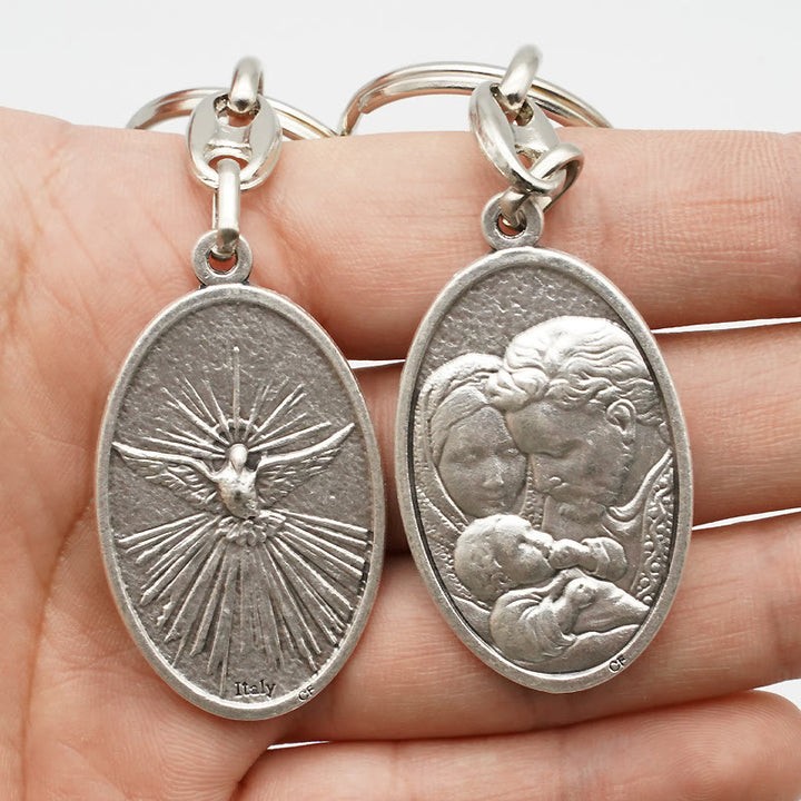 Christianartworkshop Schlüsselanhänger mit Anhänger „Heilige Familie und Heiliger Geist“ im Retro-Stil: Strahlendes Symbol der familiären Einheit - image 2