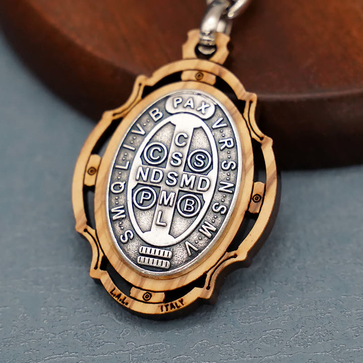 Christianartworkshop Schlüsselanhänger mit St. Benedikt-Medaille aus Holz: Zeitgenössisches Abzeichen der spirituellen Verteidigung - image 1