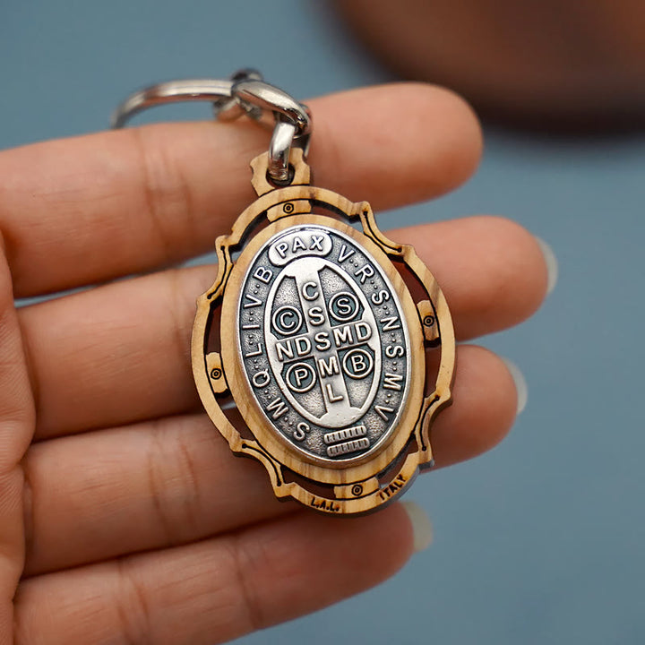 Christianartworkshop Schlüsselanhänger mit St. Benedikt-Medaille aus Holz: Zeitgenössisches Abzeichen der spirituellen Verteidigung - image 3