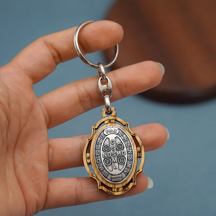 Christianartworkshop Schlüsselanhänger mit St. Benedikt-Medaille aus Holz: Zeitgenössisches Abzeichen der spirituellen Verteidigung - image 3