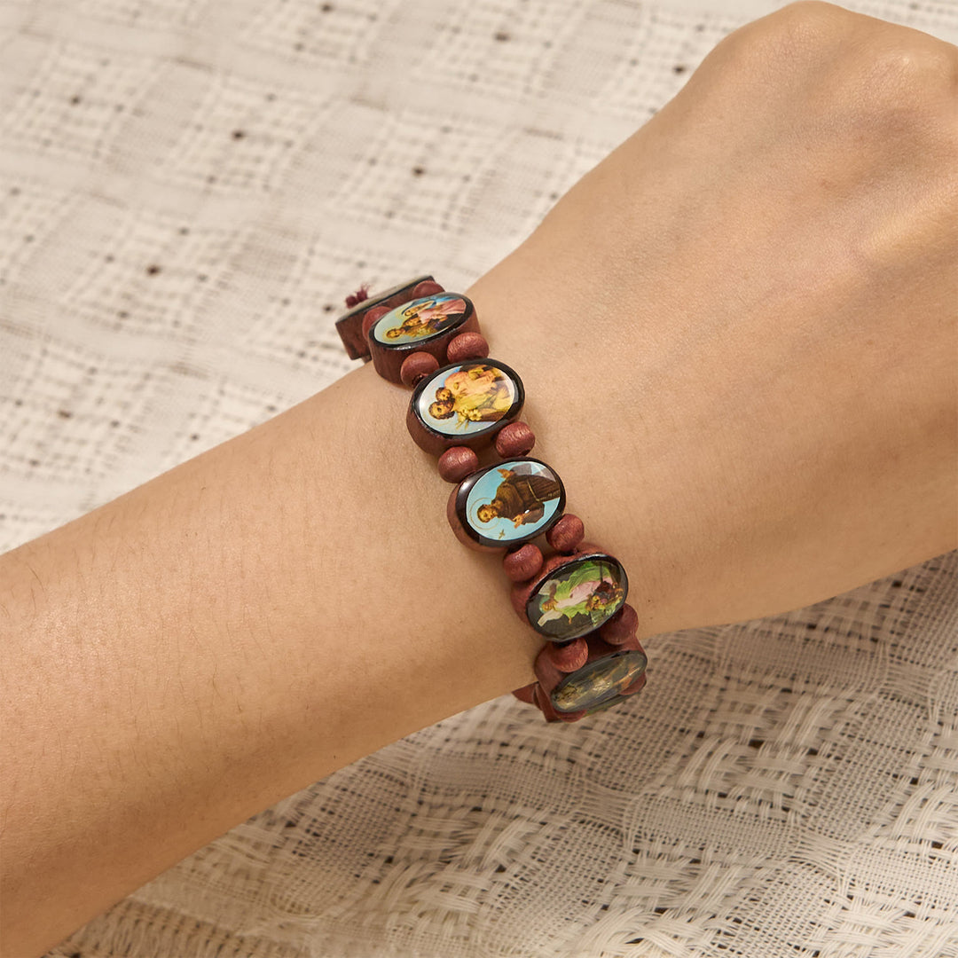 Klassisches Stretch-Armband aus Holzperlen von Christianartworkshop mit Ikonen von Maria, Jesus und Heiligen - image 2