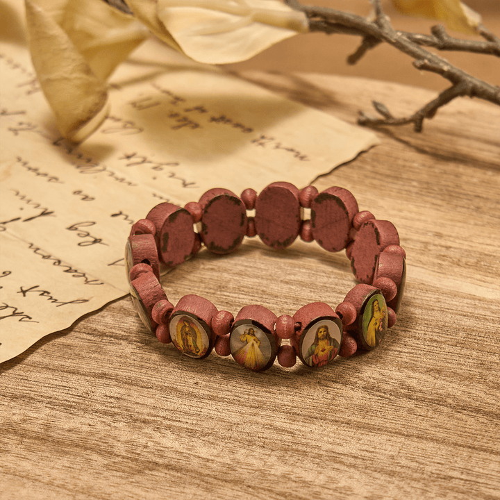 Klassisches Stretch-Armband aus Holzperlen von Christianartworkshop mit Ikonen von Maria, Jesus und Heiligen - image 5