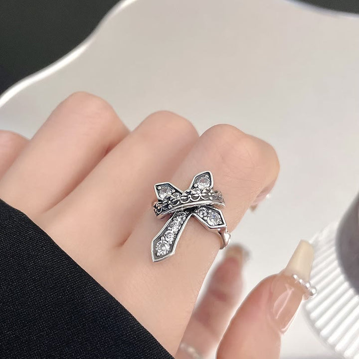 Christianartworkshop 2colors Moderner Ring mit Kreuz und königlicher Krone: Ausdrucksstarke Verbindung von Glaube und Königtum - image 4