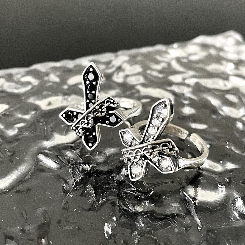 Christianartworkshop 2colors Moderner Ring mit Kreuz und königlicher Krone: Ausdrucksstarke Verbindung von Glaube und Königtum - image 6