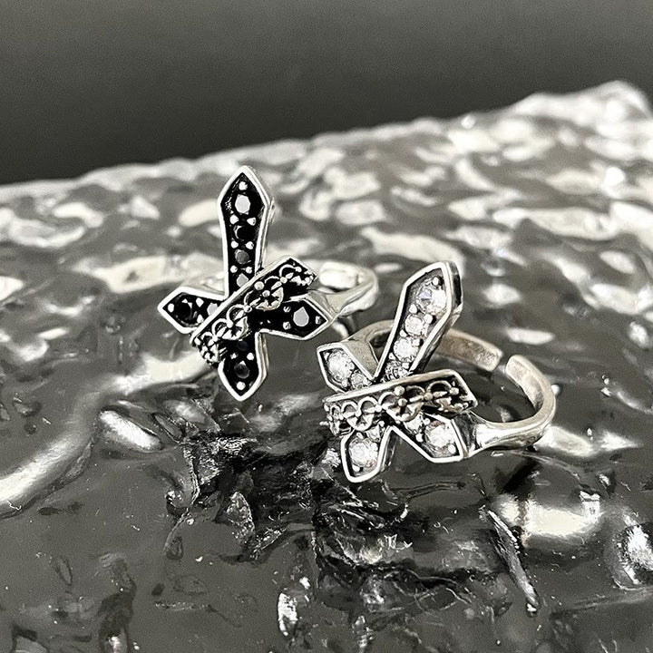 Christianartworkshop 2colors Moderner Ring mit Kreuz und königlicher Krone: Ausdrucksstarke Verbindung von Glaube und Königtum - image 6
