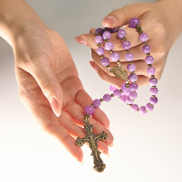 Christianartworkshop Rosenkranz aus violettem Granat-Chalcedon mit Kruzifix und dem Heiligen Benedikt: Anmutige spirituelle Verbindung - image 8