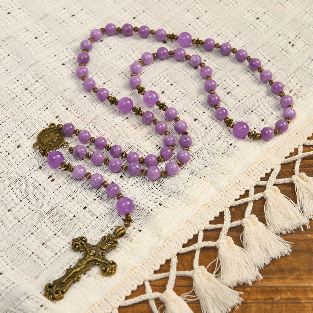 Christianartworkshop Erntedankfest: Rosenkranz aus violettem Granat-Chalcedon mit Kruzifix und dem Heiligen Benedikt: Anmutige spirituelle Verbindung - image 5