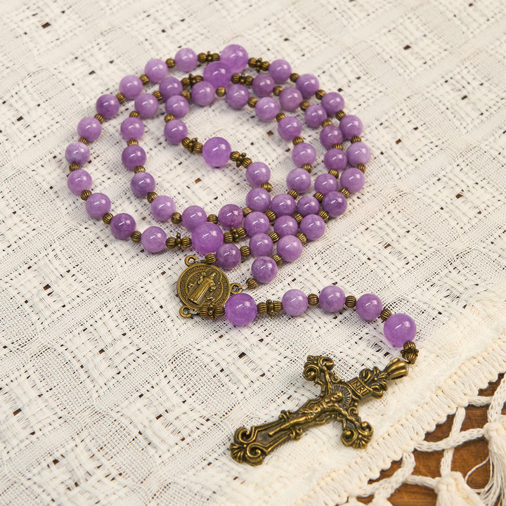 Christianartworkshop Erntedankfest: Rosenkranz aus violettem Granat-Chalcedon mit Kruzifix und dem Heiligen Benedikt: Anmutige spirituelle Verbindung - image 4