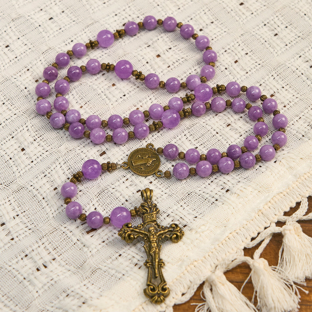Christianartworkshop Erntedankfest: Rosenkranz aus violettem Granat-Chalcedon mit Kruzifix und dem Heiligen Benedikt: Anmutige spirituelle Verbindung - image 2