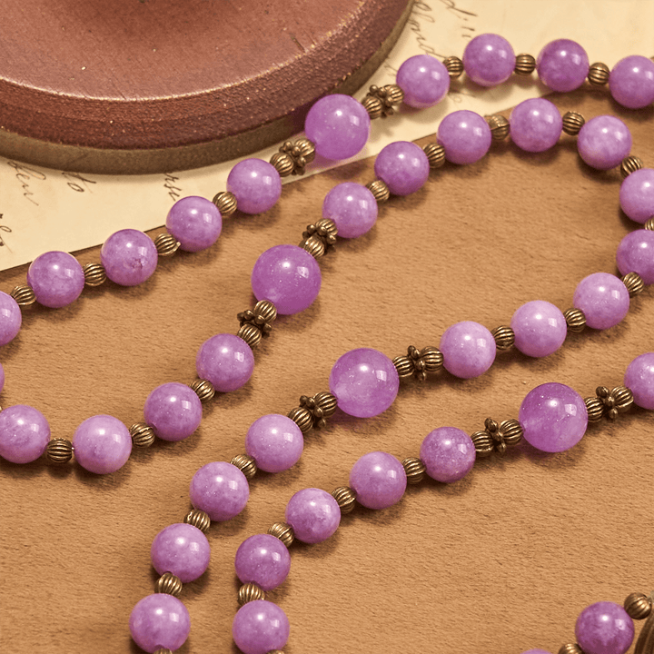 Christianartworkshop Erntedankfest: Rosenkranz aus violettem Granat-Chalcedon mit Kruzifix und dem Heiligen Benedikt: Anmutige spirituelle Verbindung - image 7