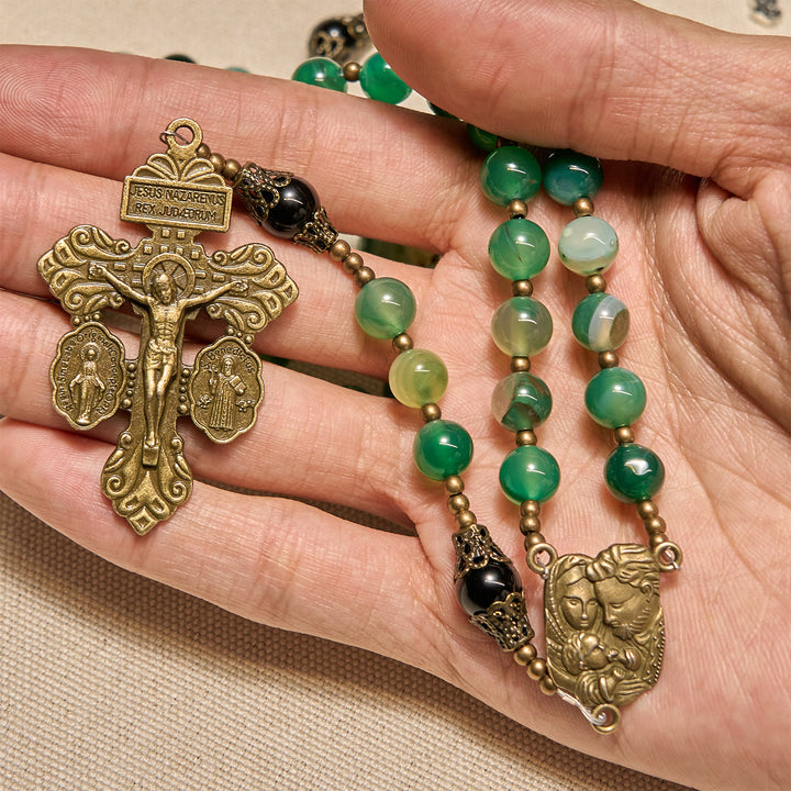 Christianartworkshop Exquisiter Rosenkranz aus grünem Achat mit Pardon-Kruzifix und Heiliger Familie: Anmutige spirituelle Erzählung - image 5