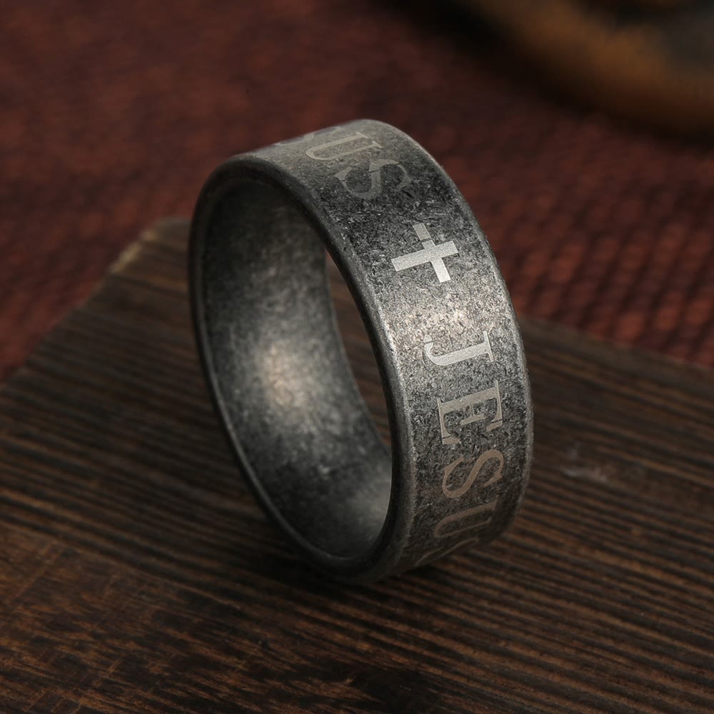 Christianartworkshop Minimalistischer Ring aus 925er Silber mit Jesus und Kreuz: Dezentes Symbol des Glaubens - image 2