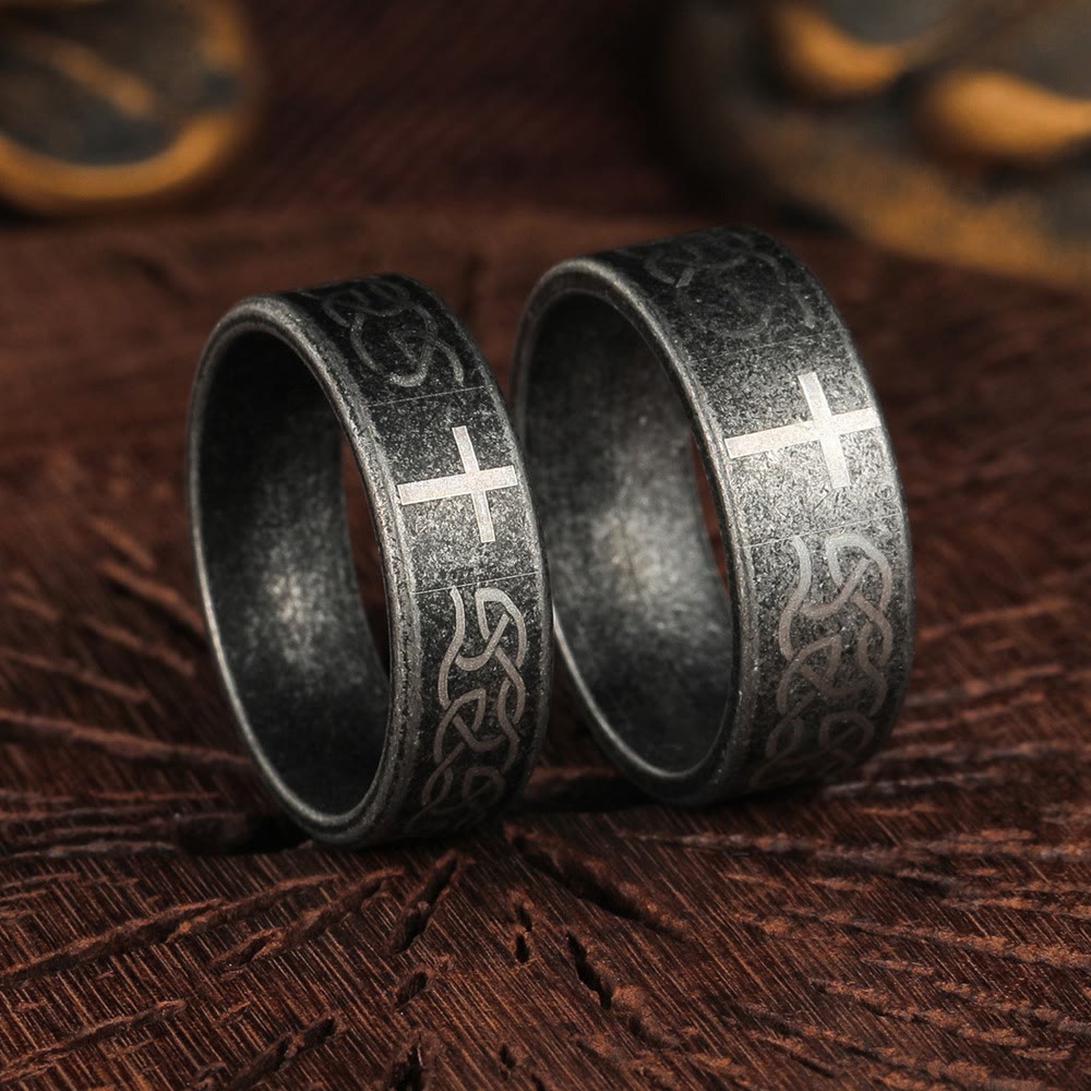 Christianartworkshop Handgefertigter Ring aus gealtertem 925er Silber mit keltischem Knoten und Kreuz: Ausdruck der Glaubensidentität - image 1