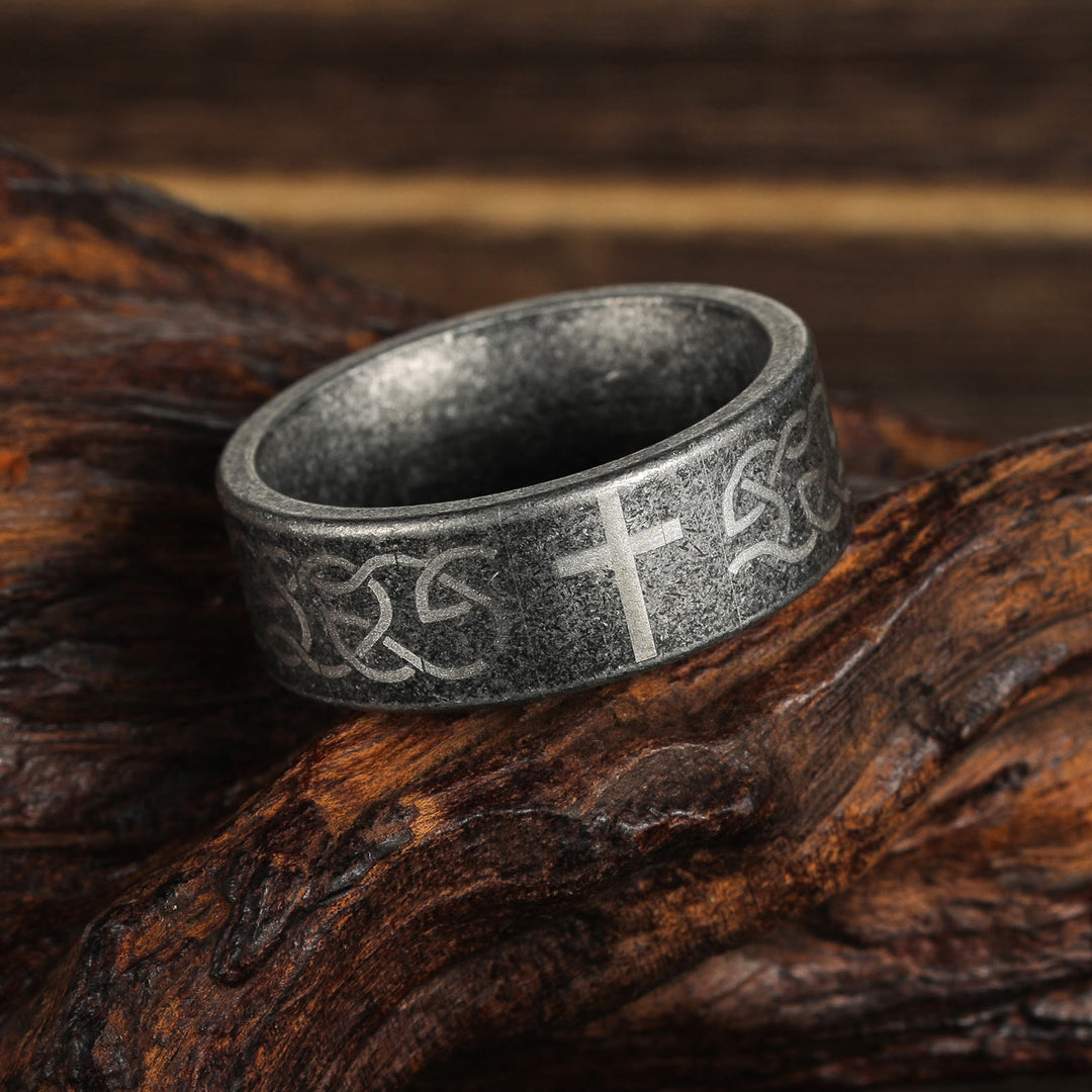 Christianartworkshop Handgefertigter Ring aus gealtertem 925er Silber mit keltischem Knoten und Kreuz: Ausdruck der Glaubensidentität - US 13 - 8 mm - image 2