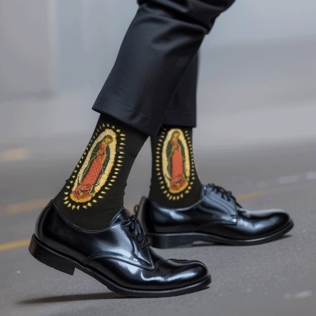 Christianartworkshop Schwarze religiöse Unisex-Crew-Socken mit der Jungfrau von Guadalupe: Retro-Design, exklusives Glaubensflair - Einheitsgröße (EU 36–46 / US 4–13) - 10 Paare - image 1