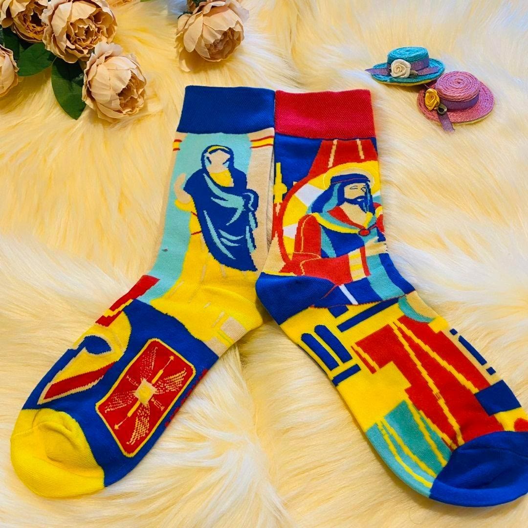 Christianartworkshop Bunte religiöse Kunst Jungfrau Maria Unisex-Socken: Retro-Design, exklusives Glaubensflair - Einheitsgröße (EU 36–46 / US 4–13) - 10 Paare - image 1