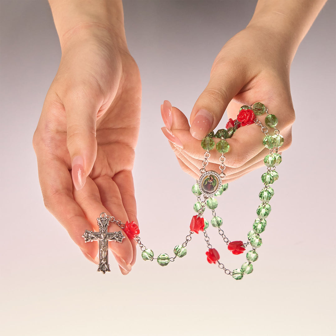 Christianartworkshop Handgefertigte Blumenkristallperlen und Kruzifix mit Rosenkranz-Medaille der Jungfrau Maria: Blüte der Gnade und Eleganz - image 9