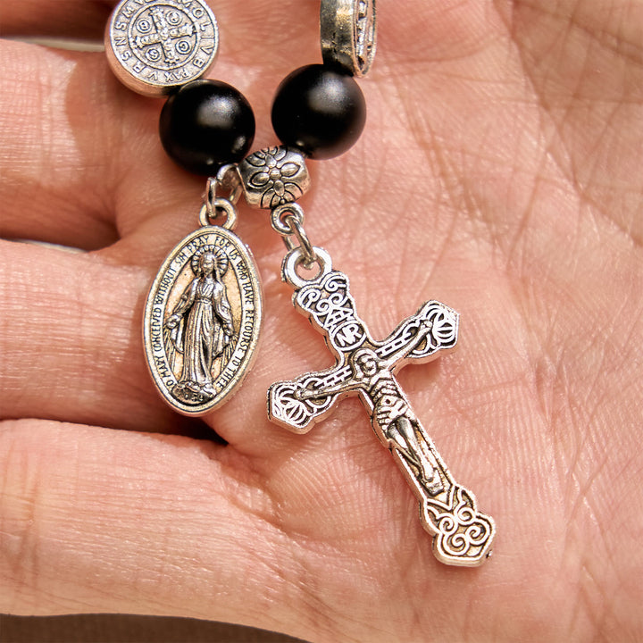 Armband aus natürlichem schwarzem Achat von Christianartworkshop mit St.-Benedikt-Medaille und Anhänger der Jungfrau Maria: Divine Faith Artistry - image 4