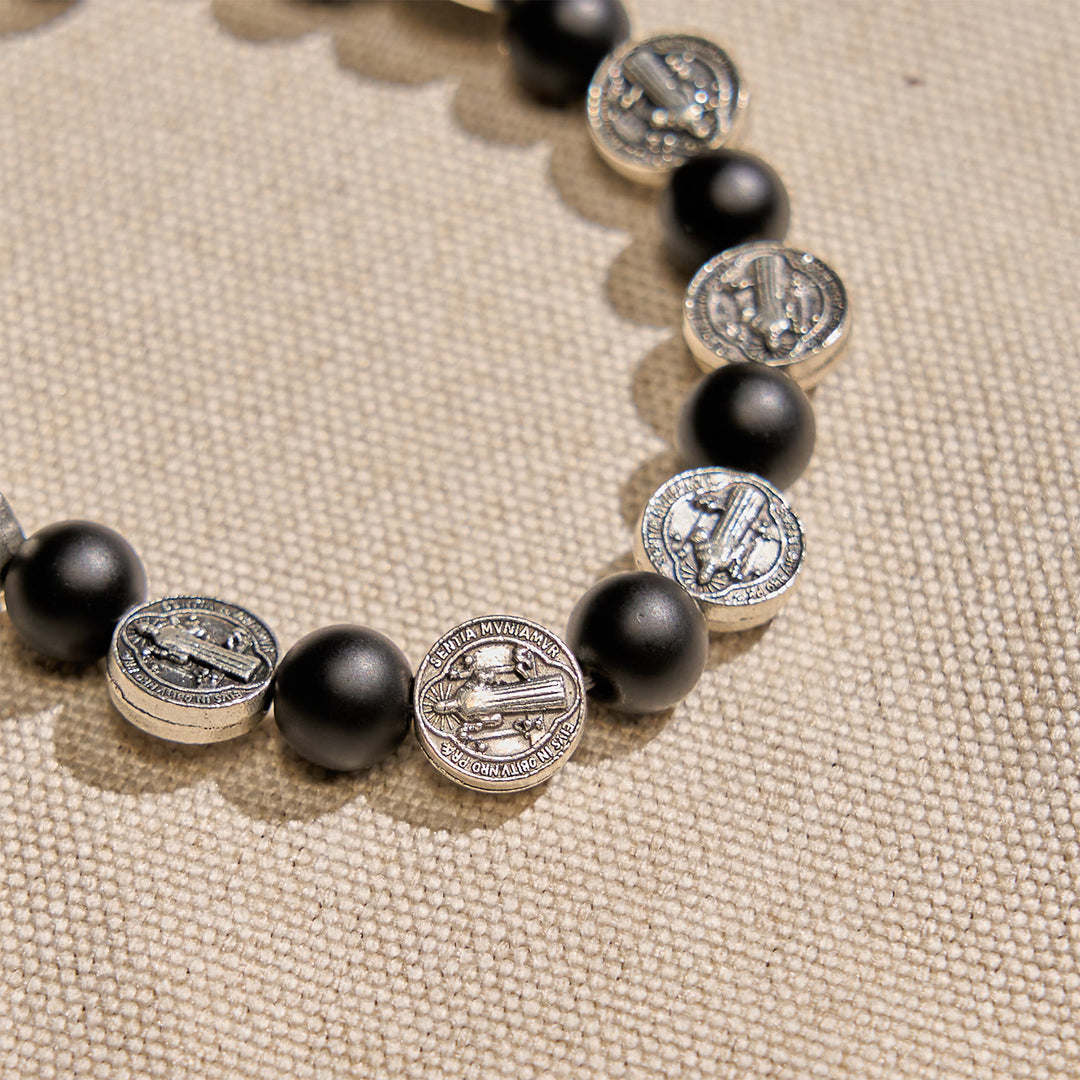 Armband aus natürlichem schwarzem Achat von Christianartworkshop mit St.-Benedikt-Medaille und Anhänger der Jungfrau Maria: Divine Faith Artistry - image 5