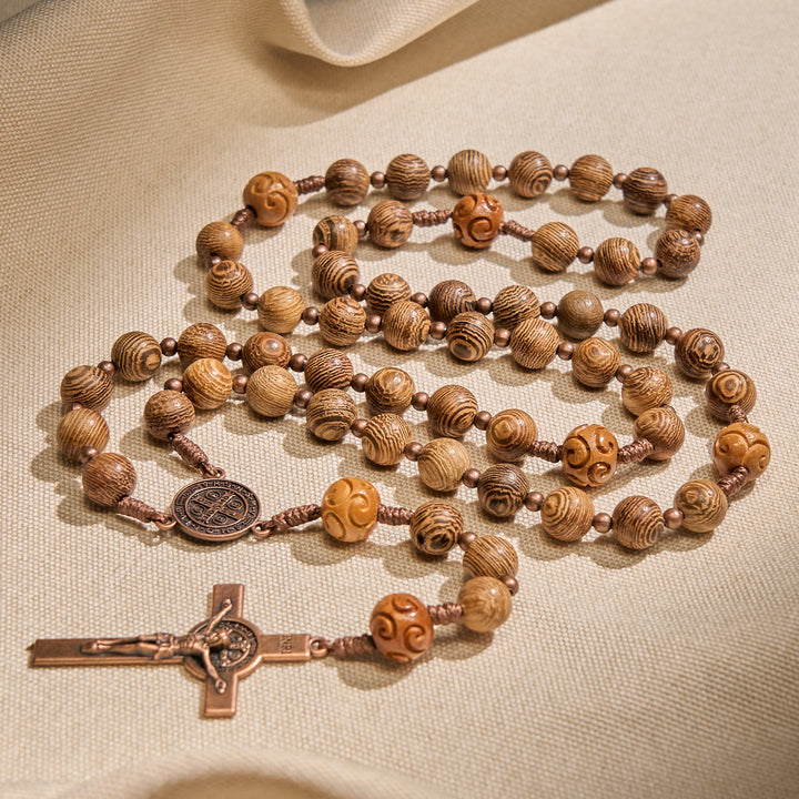 Christianartworkshop GEBETSVOLLER GLAUBE: Göttlicher Rosenkranz aus Olivenholz mit St. Benedikt-Medaille und Kruzifix - image 4