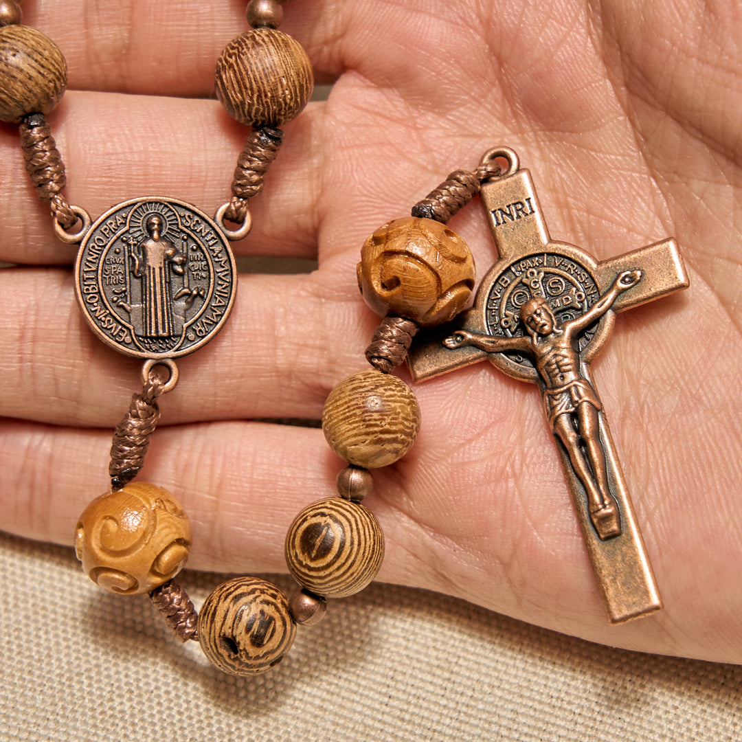 Christianartworkshop GEBETSVOLLER GLAUBE: Göttlicher Rosenkranz aus Olivenholz mit St. Benedikt-Medaille und Kruzifix - image 8