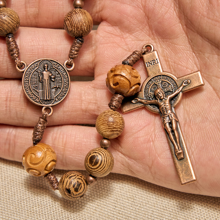 Christianartworkshop Göttlicher Rosenkranz aus Olivenholz, geschmückt mit der Medaille und dem Kruzifix des Heiligen Benedikt: Heilige Hingabe - image 6