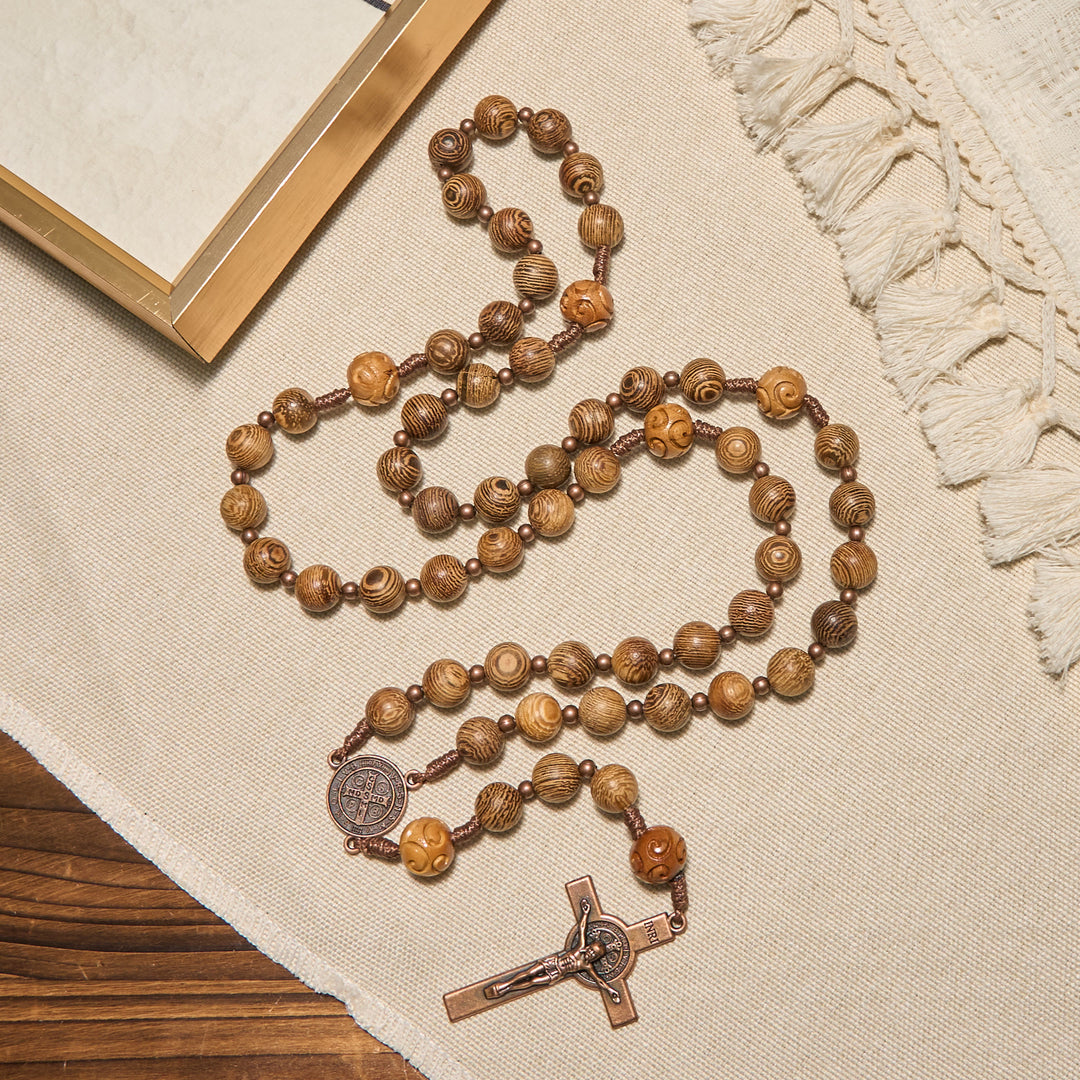 Christianartworkshop Göttlicher Rosenkranz aus Olivenholz, geschmückt mit der Medaille und dem Kruzifix des Heiligen Benedikt: Heilige Hingabe - image 4
