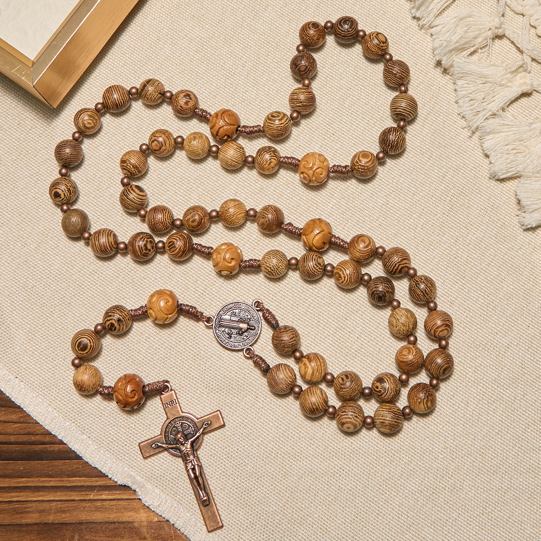 Christianartworkshop Göttlicher Rosenkranz aus Olivenholz, geschmückt mit der Medaille und dem Kruzifix des Heiligen Benedikt: Heilige Hingabe - image 3