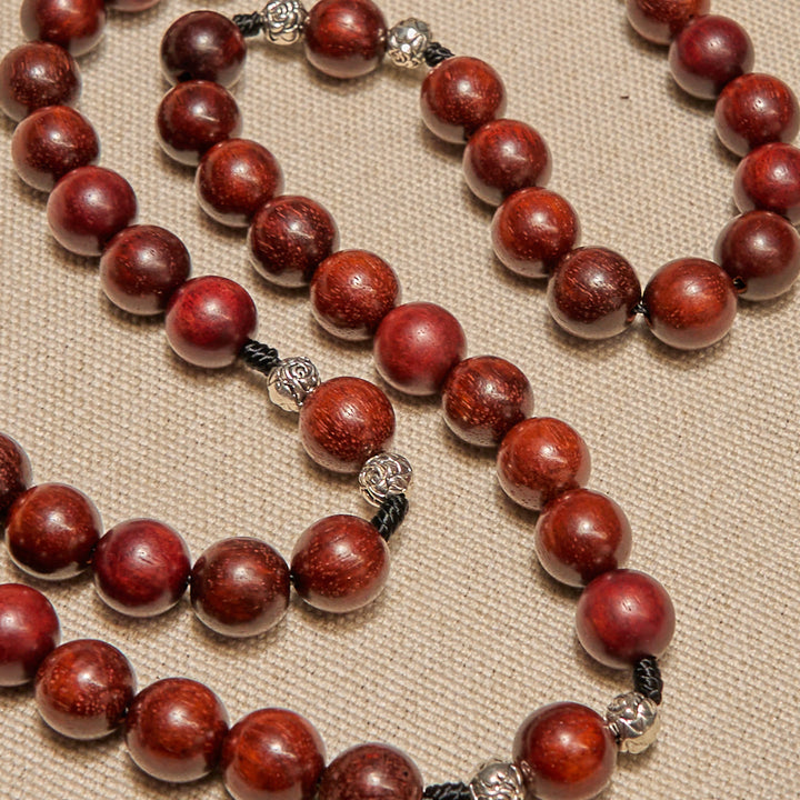 Christianartworkshop Rosenkranz aus rotem Holz und Rosenperlen mit Wundertätiger Medaille: Umarme göttliche Gnade und Schutz - image 6